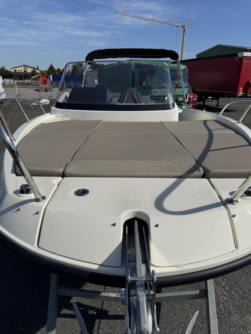 Quicksilver 675 Active Sundeck