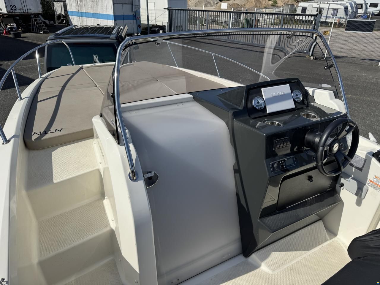Quicksilver 675 Active Sundeck