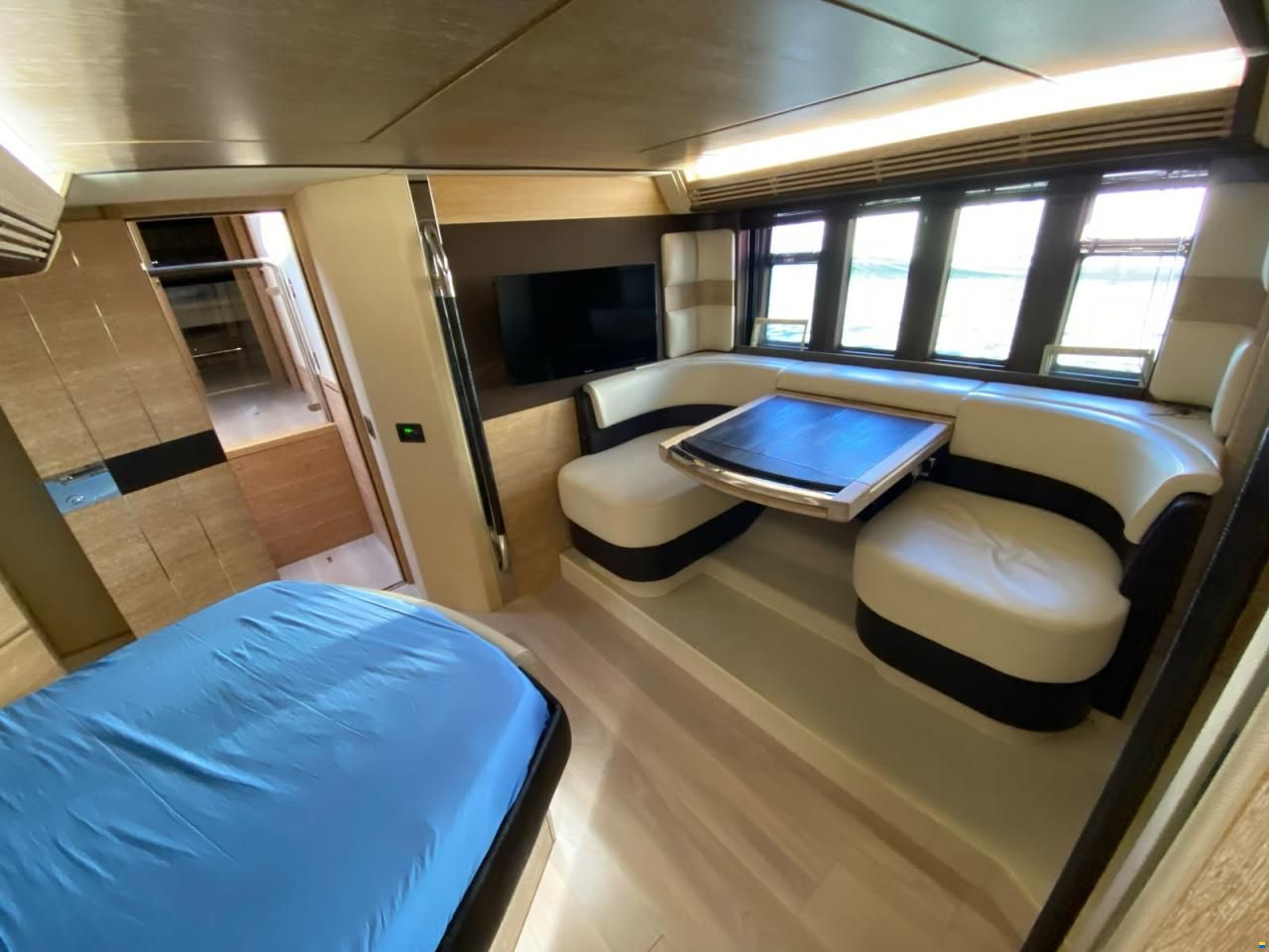 Azimut 64 FLYBRIDGE