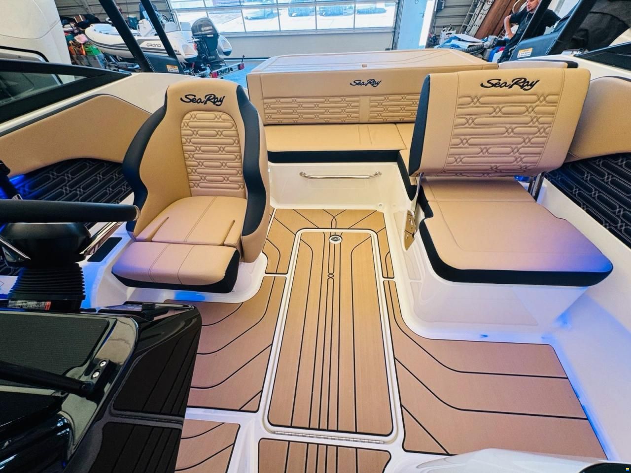 Sea Ray 190 SPN Tower