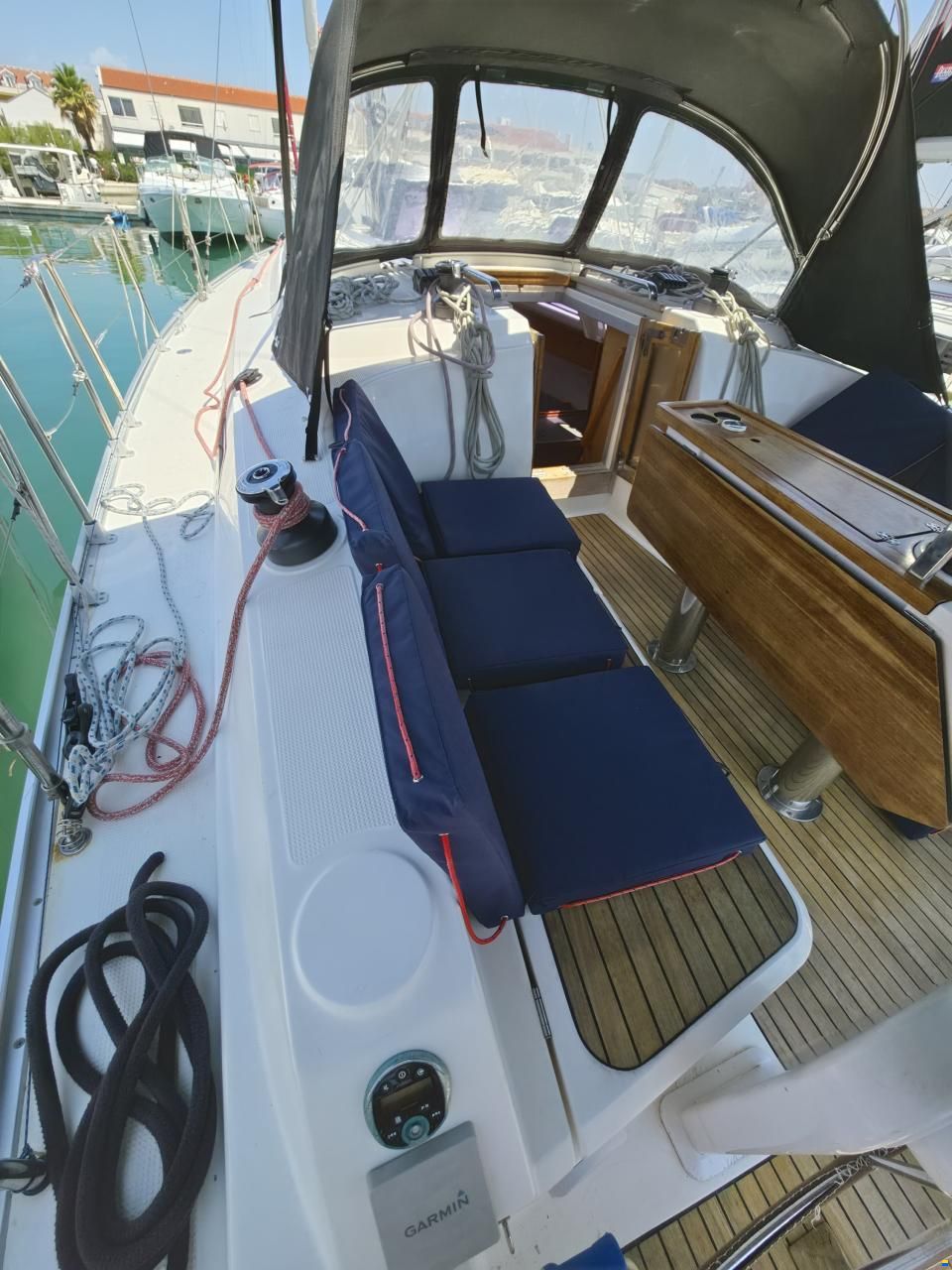 Bavaria CRUISER 37