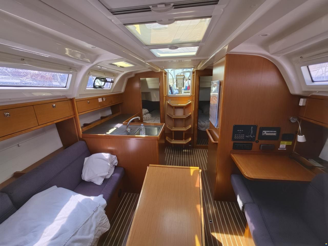 Bavaria CRUISER 37