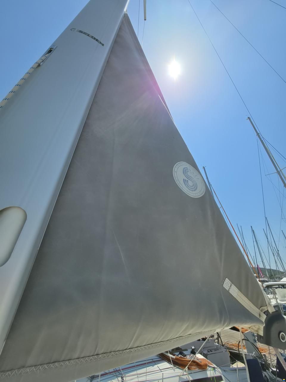 Bavaria CRUISER 37
