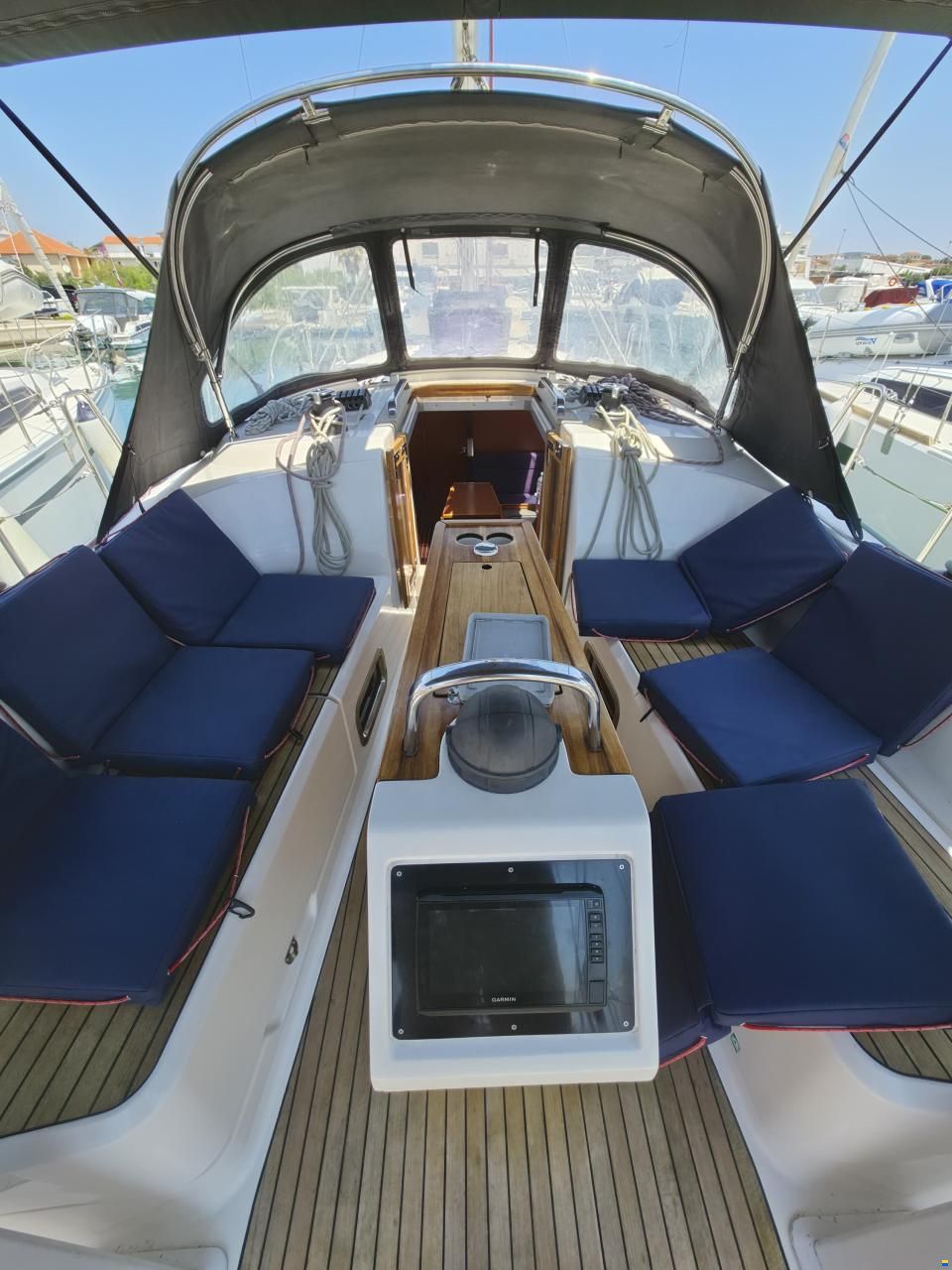 Bavaria CRUISER 37