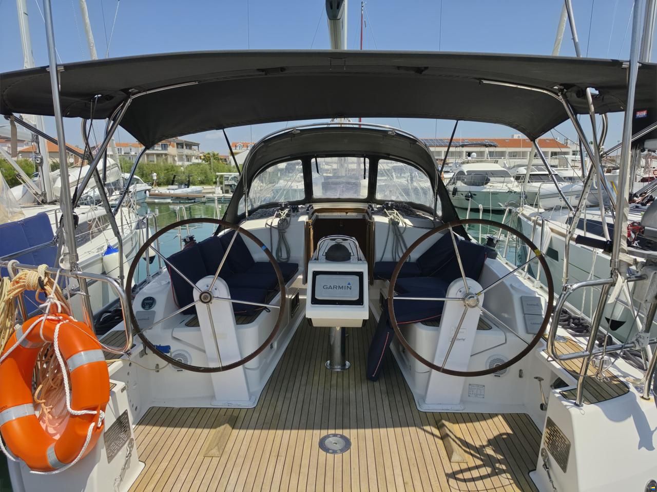Bavaria CRUISER 37