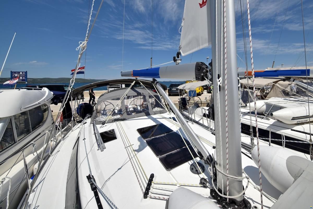 Bavaria CRUISER 37