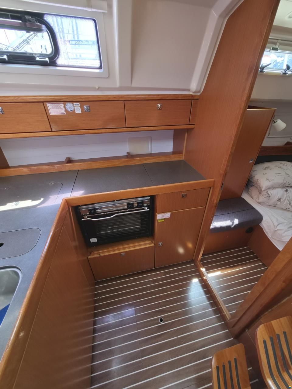Bavaria CRUISER 37