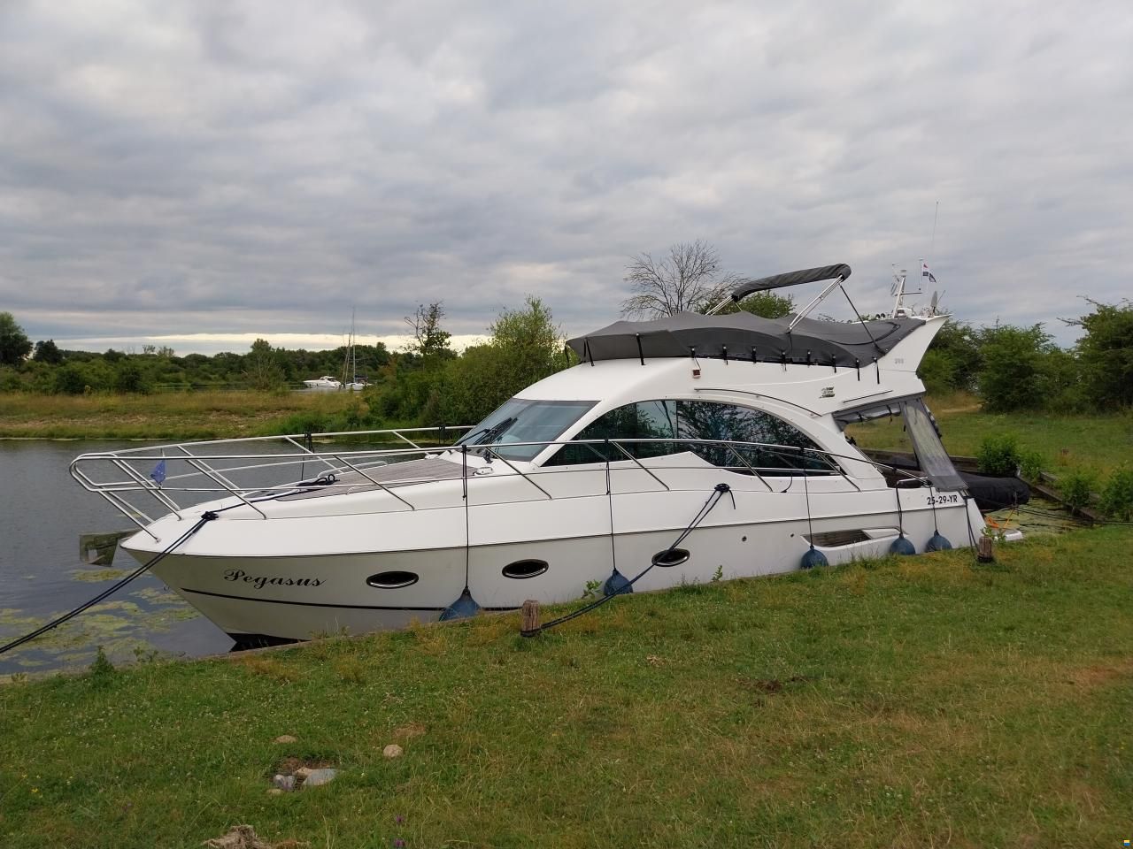 Galeon 390 Fly