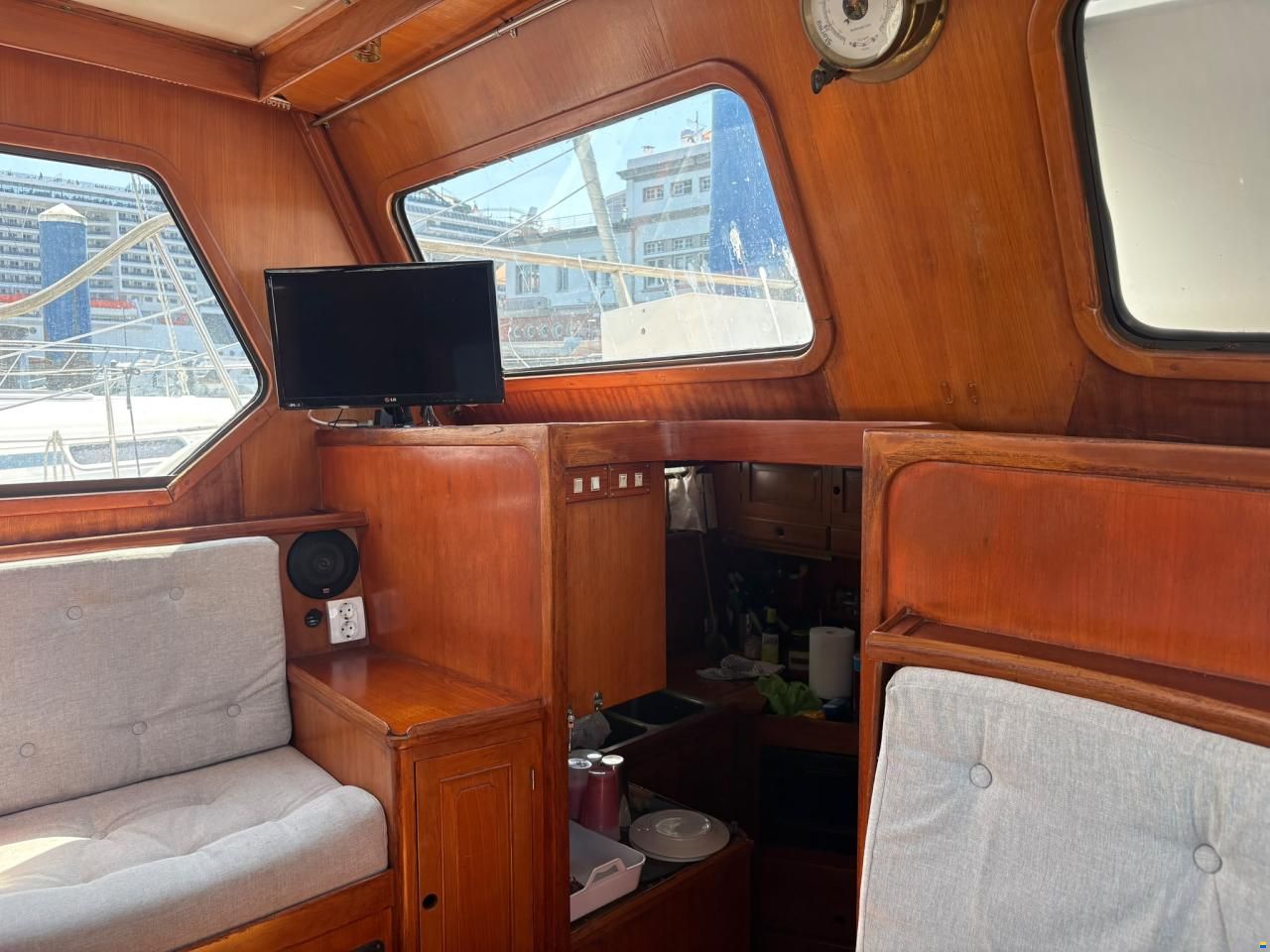 Tarquin Trader 41+2