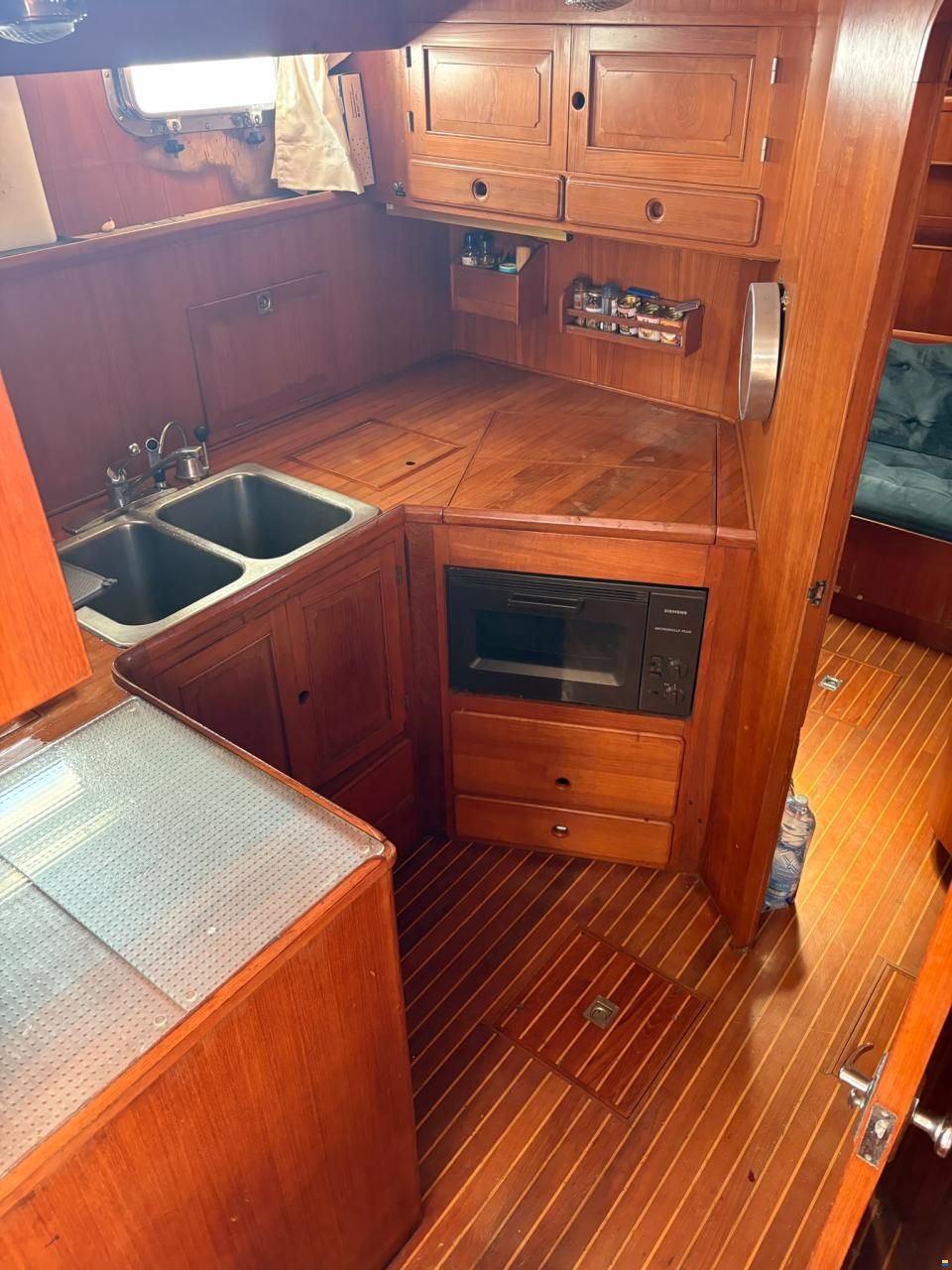 Tarquin Trader 41+2