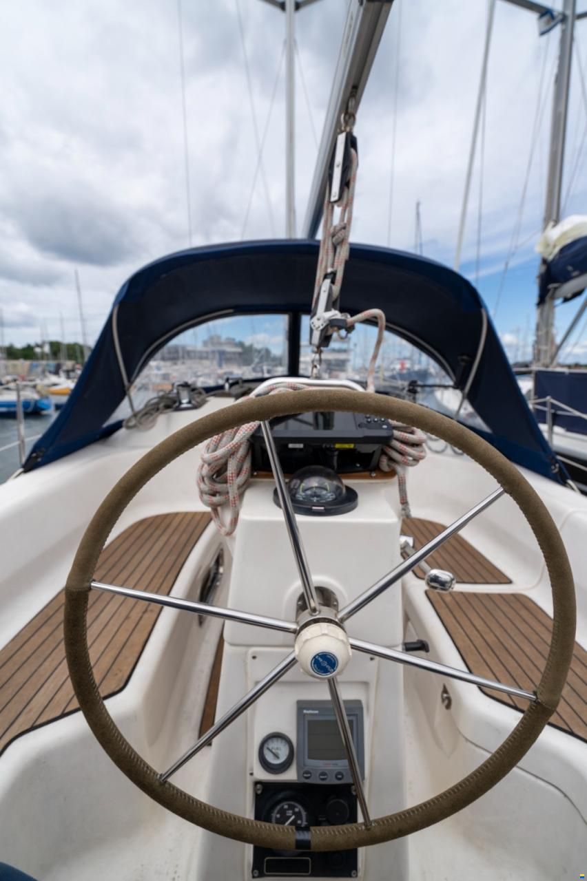Bavaria 33 ft