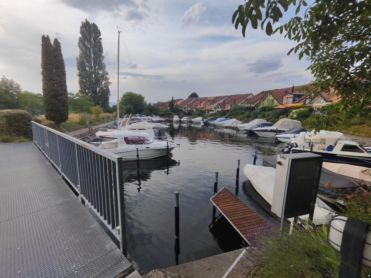 Place d'amarrage dans un port privé