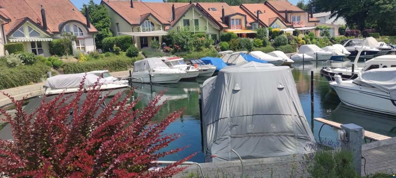 Place d'amarrage dans un port privé