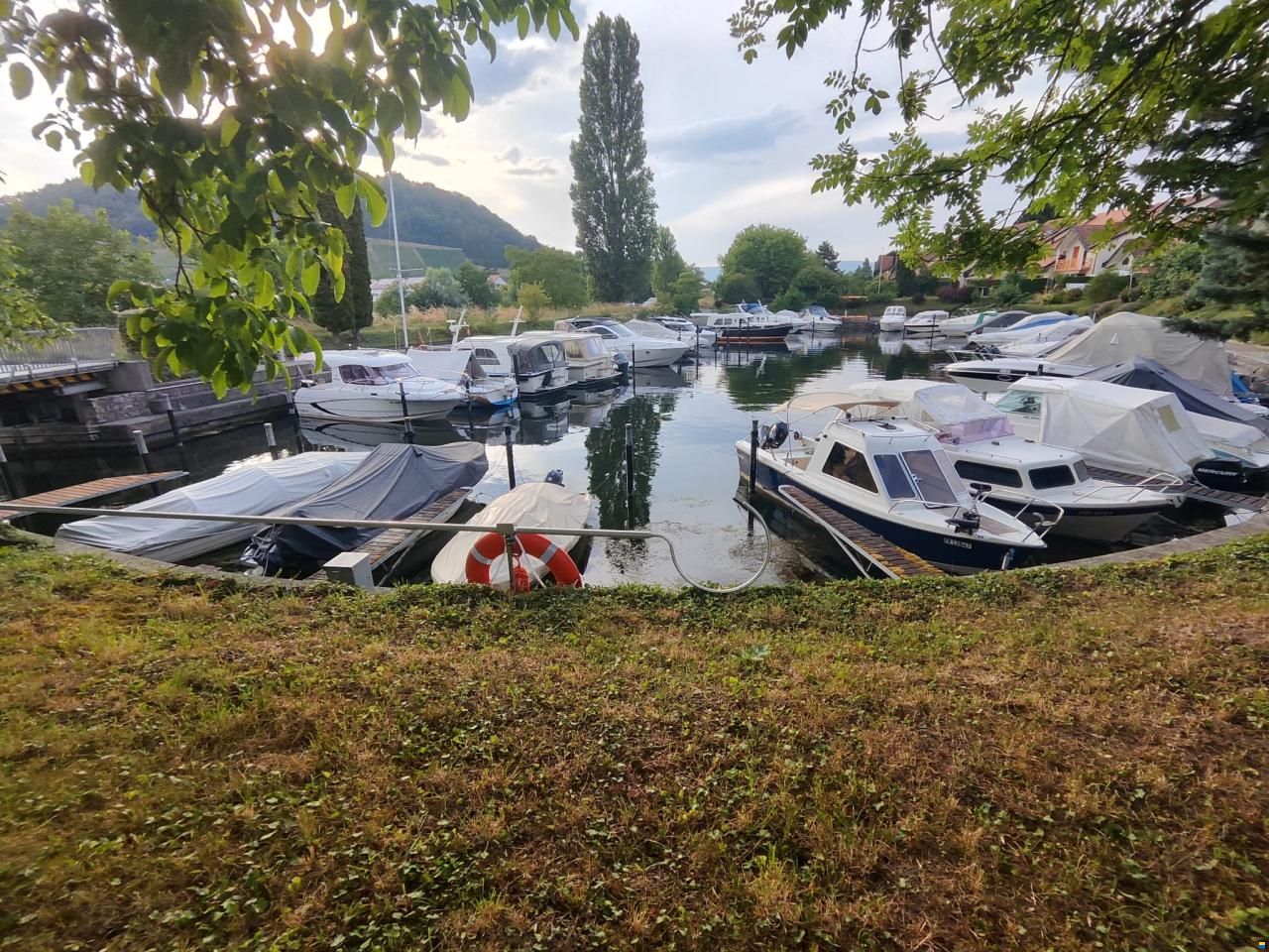 Place d'amarrage dans un port privé