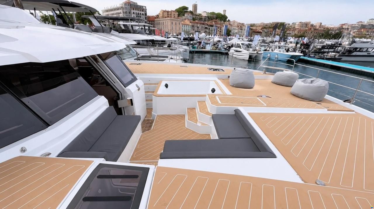 Fountaine Pajot Power 67