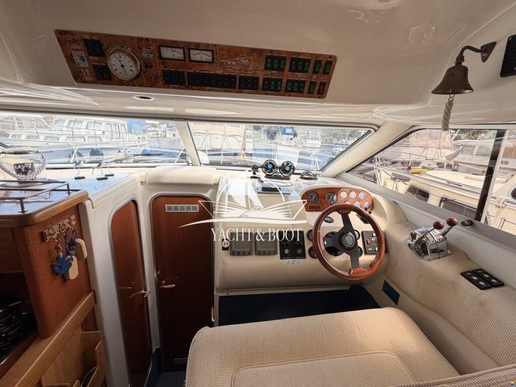 Sealine F330