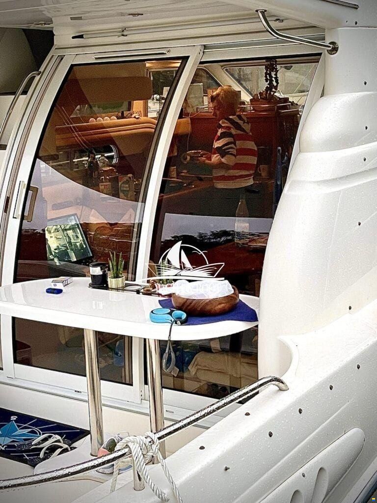 Sealine F330
