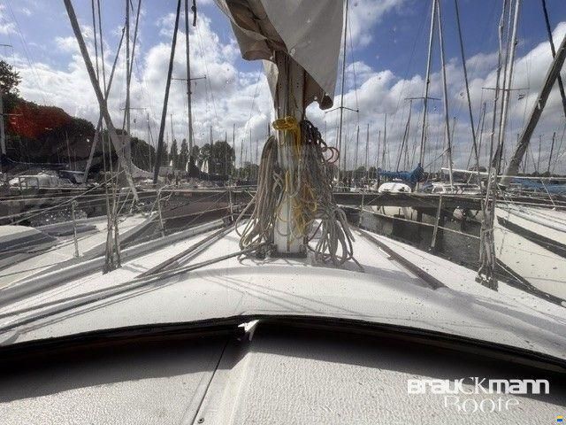 Yachting France (FRA) Jouët 37