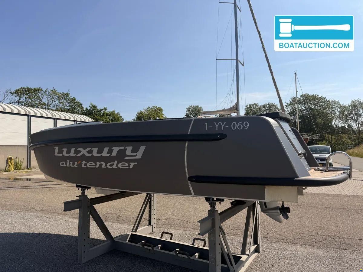 Luxury Alu tender 65
