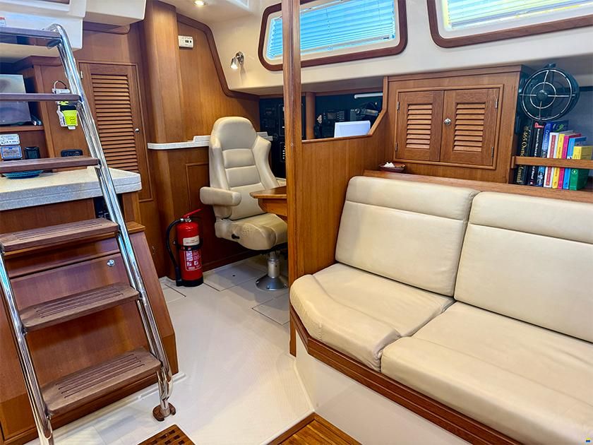 Island Packet 465