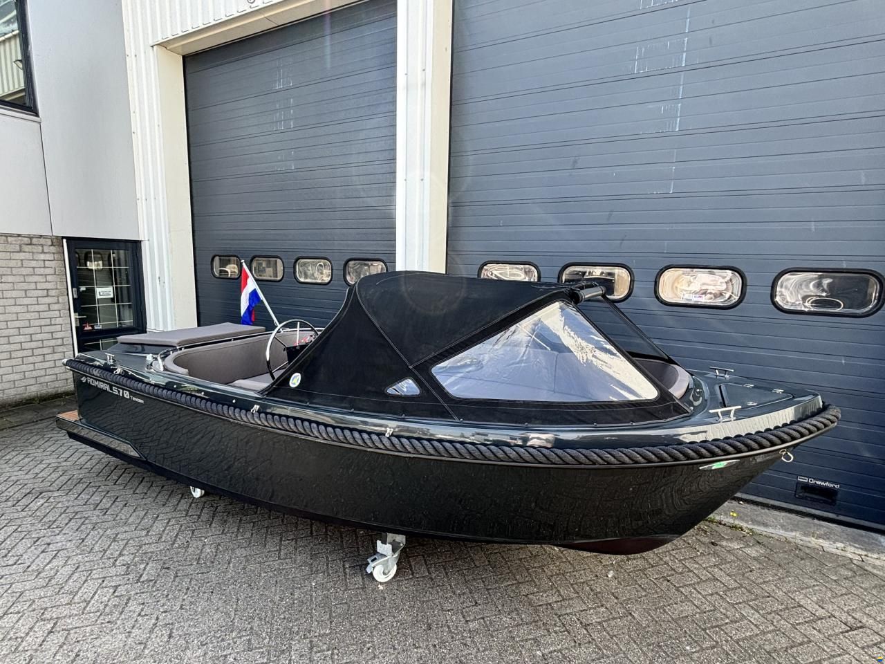 Admiral 570 Tender