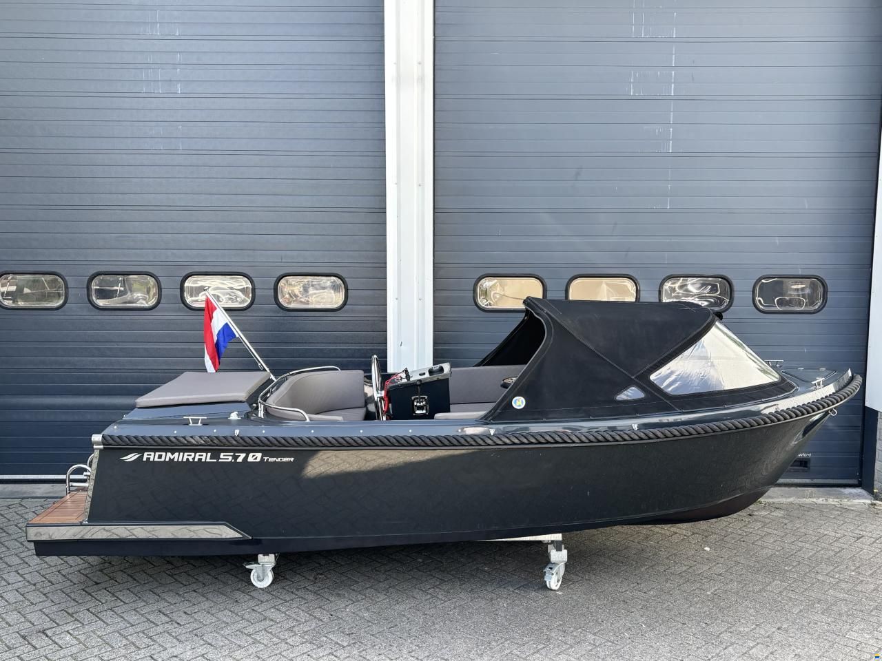 Admiral 570 Tender