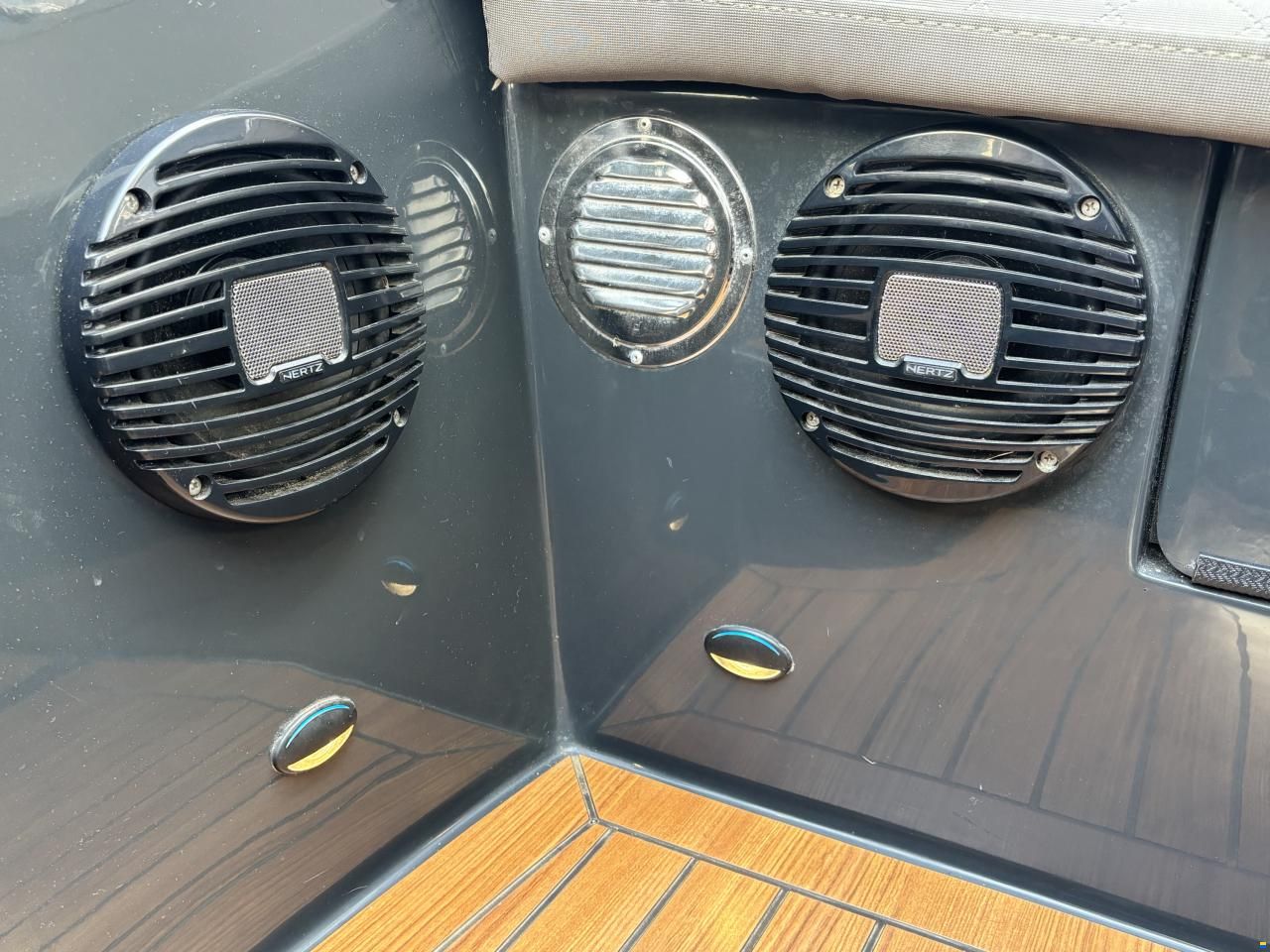 Admiral 570 Tender