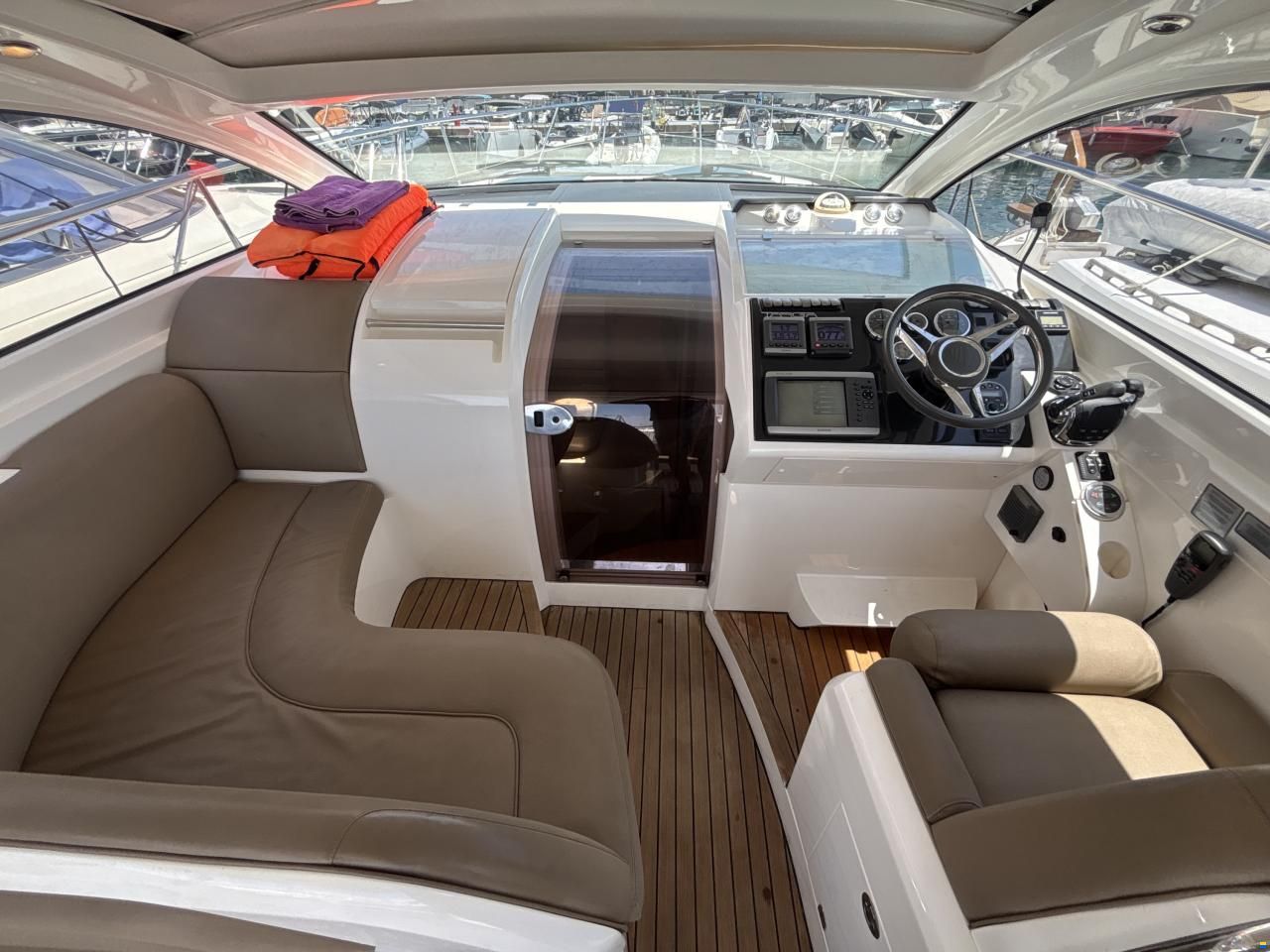 Fairline 38
