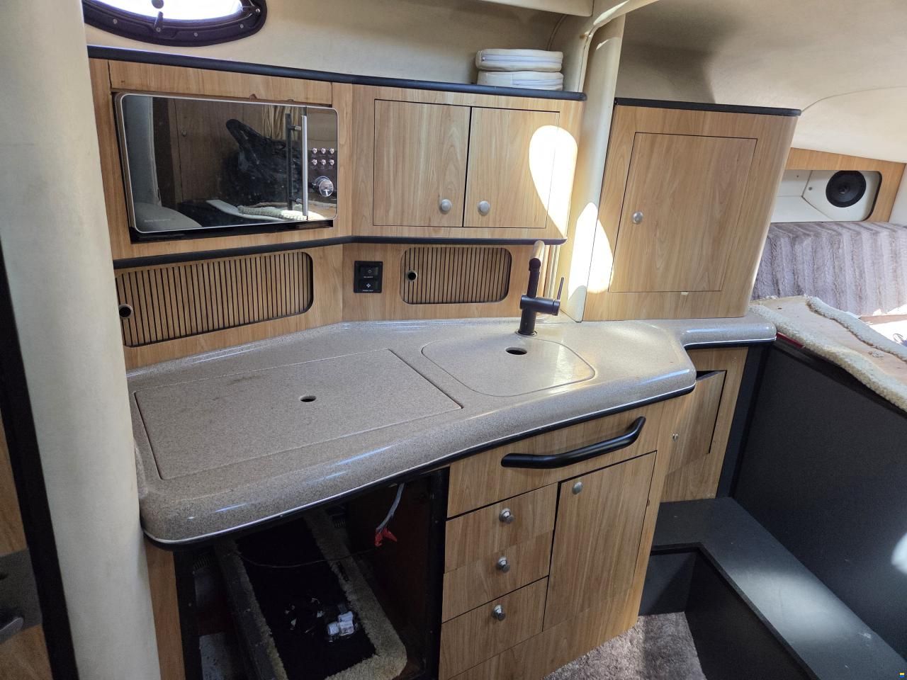 Sea Ray Sundancer 335