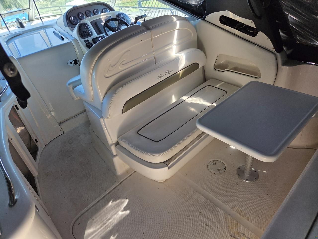 Sea Ray Sundancer 335