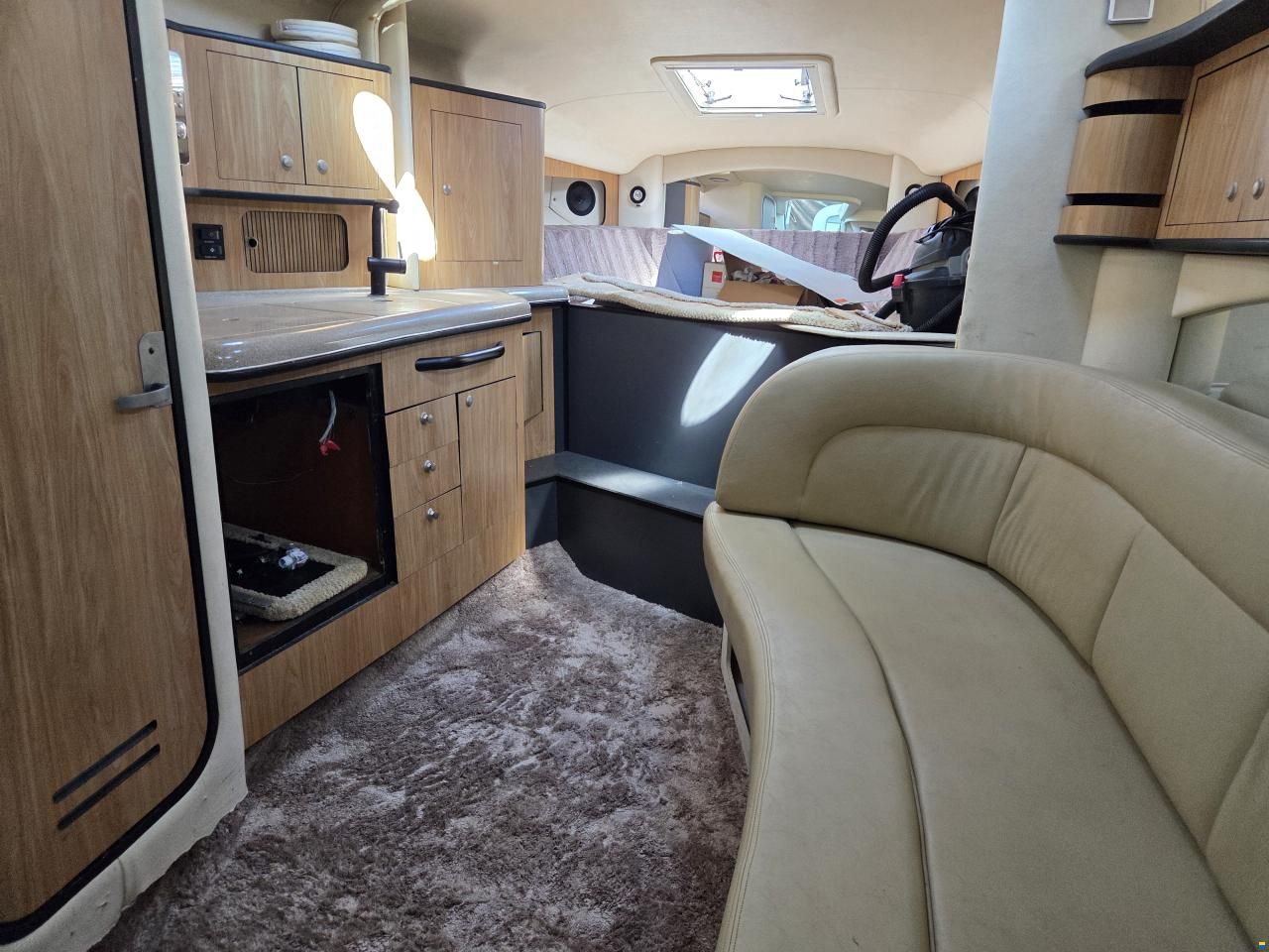 Sea Ray Sundancer 335