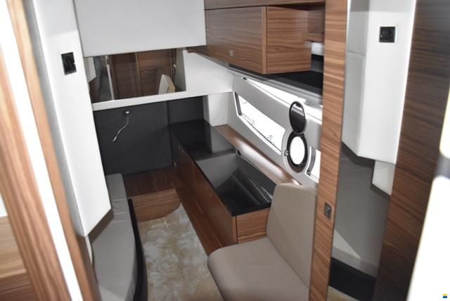 Cobrey 33 HT 2x220PS 2018