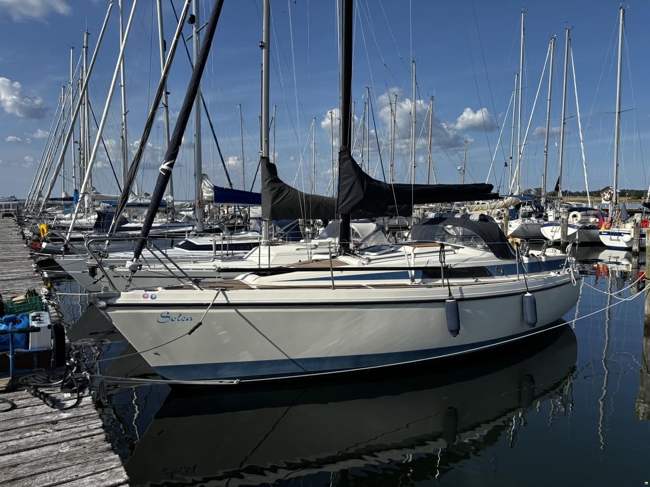 Bavaria 890