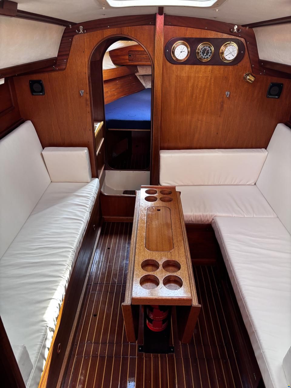 Bavaria 890