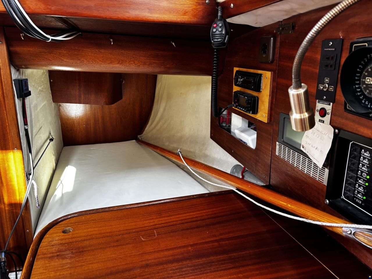 Bavaria 890