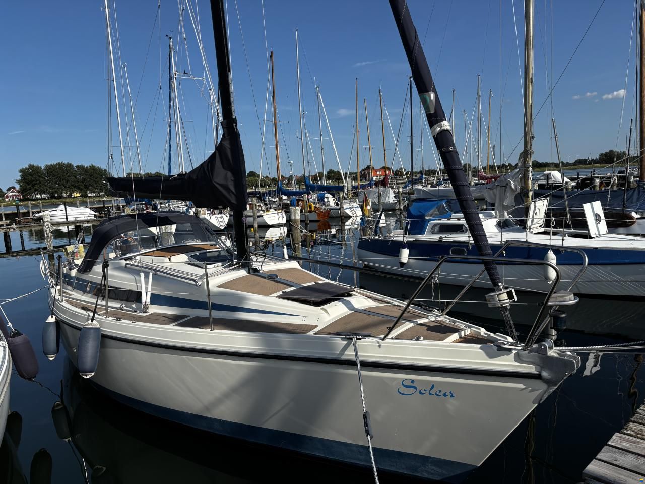Bavaria 890