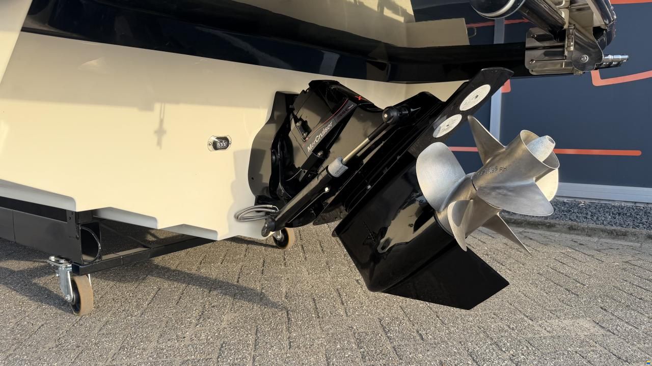 Sea Ray SLX 250