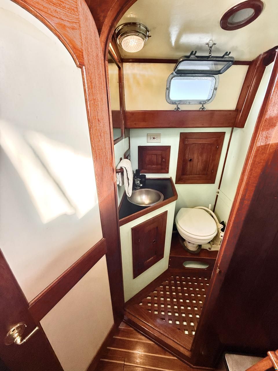 51' Doug Peterson Offshore Cruiser