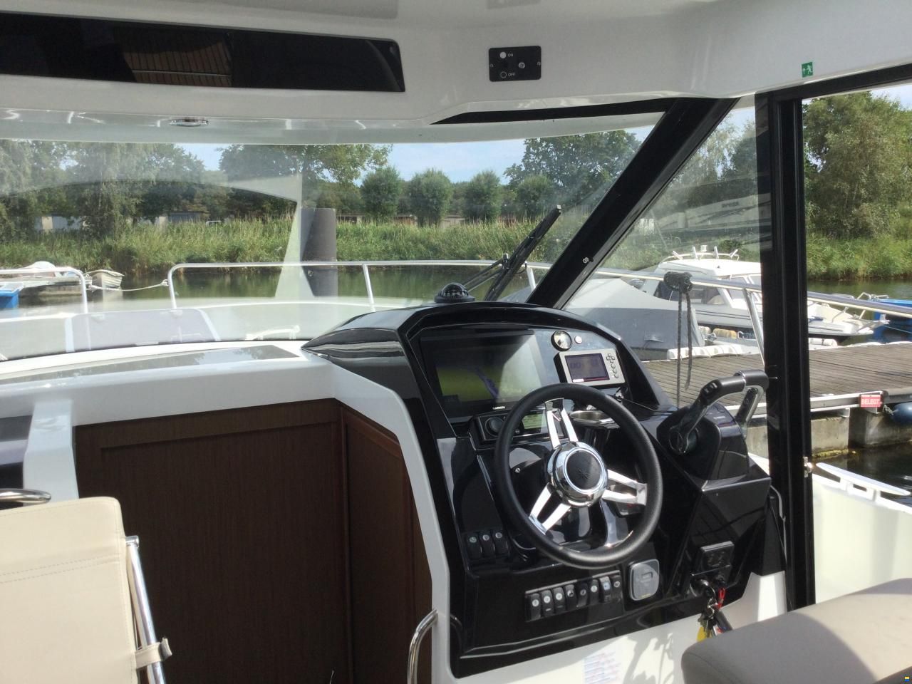 Jeanneau Merry Fisher 895