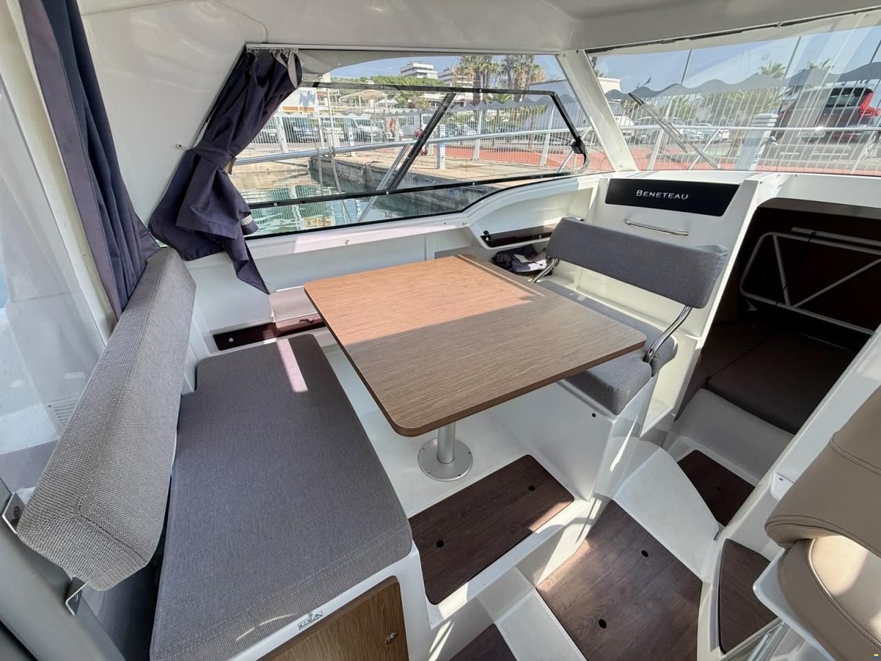 Beneteau Antares 8