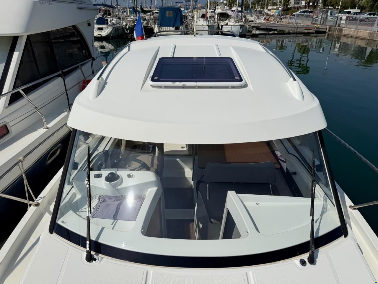 Beneteau Antares 8