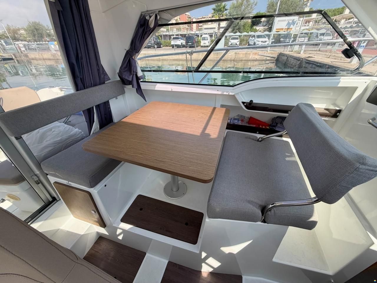 Beneteau Antares 8