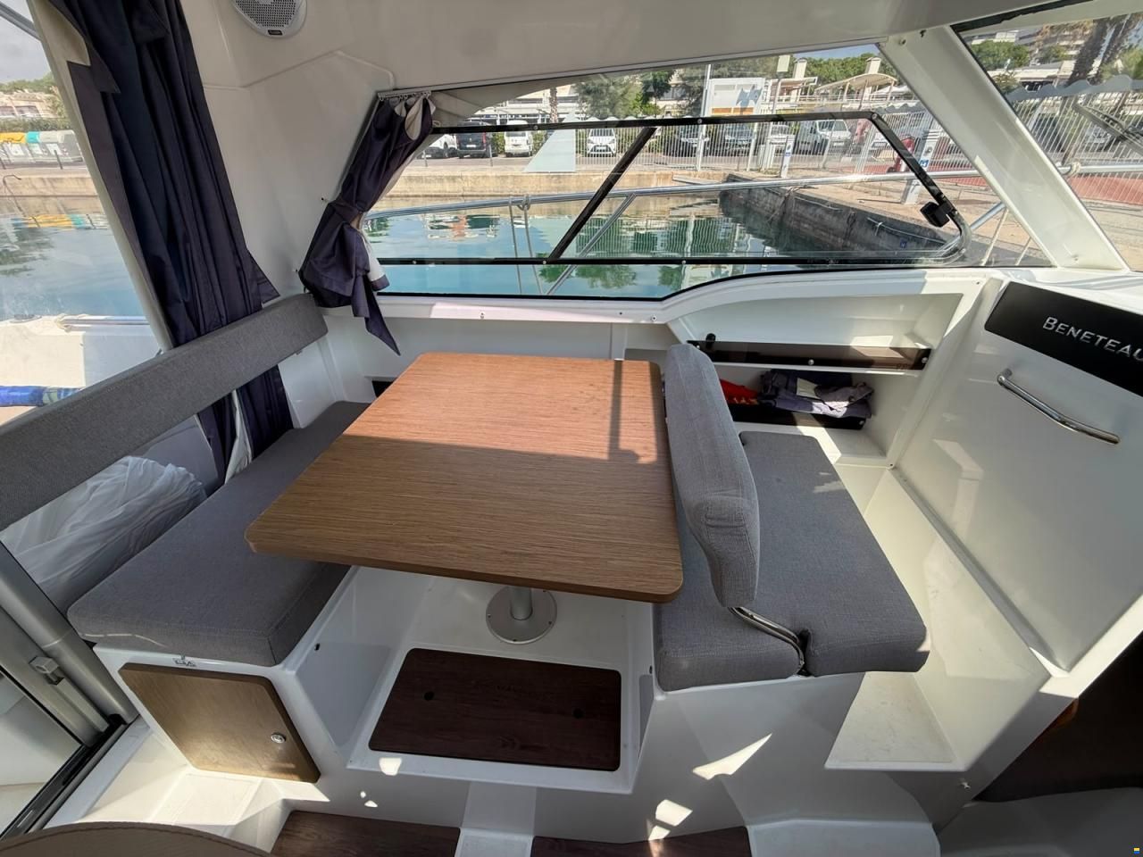 Beneteau Antares 8