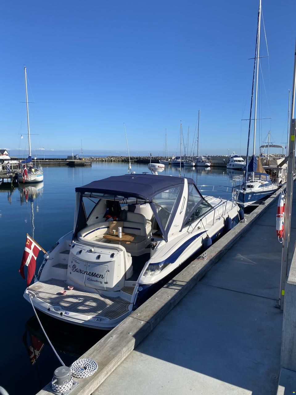 Monterey 375 Sport Yacht