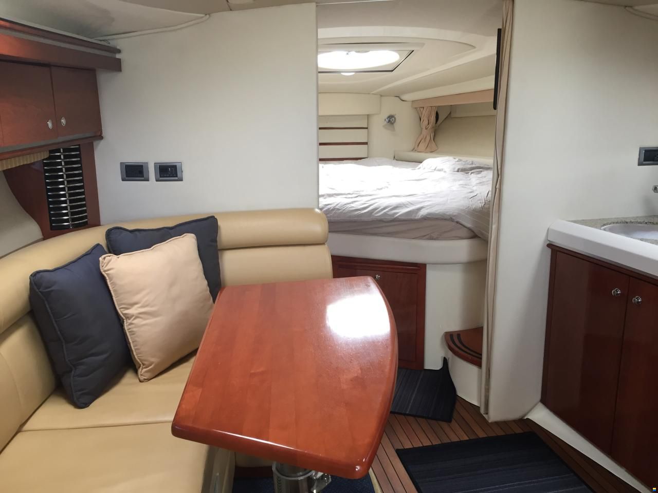 Monterey 375 Sport Yacht