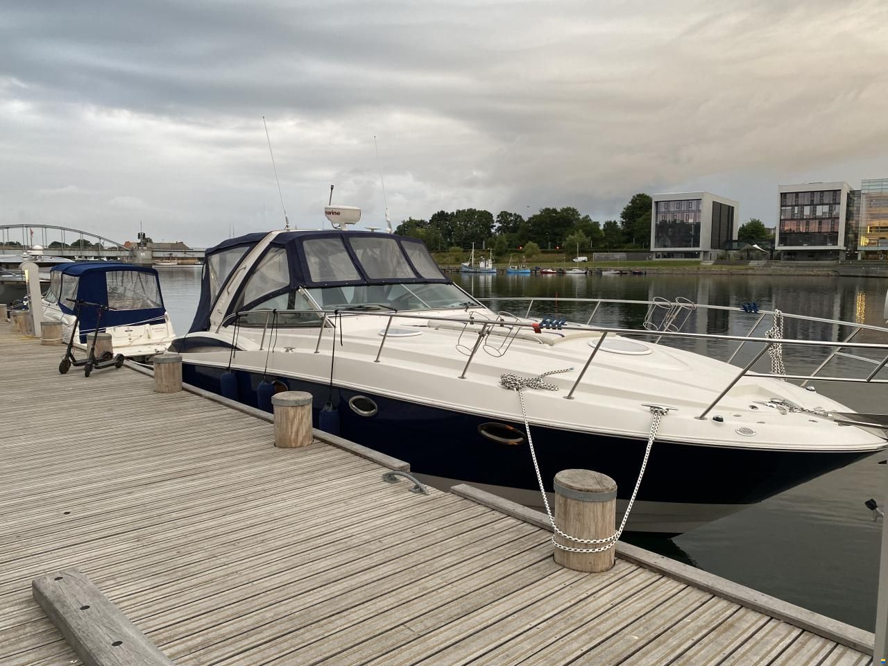 Monterey 375 Sport Yacht