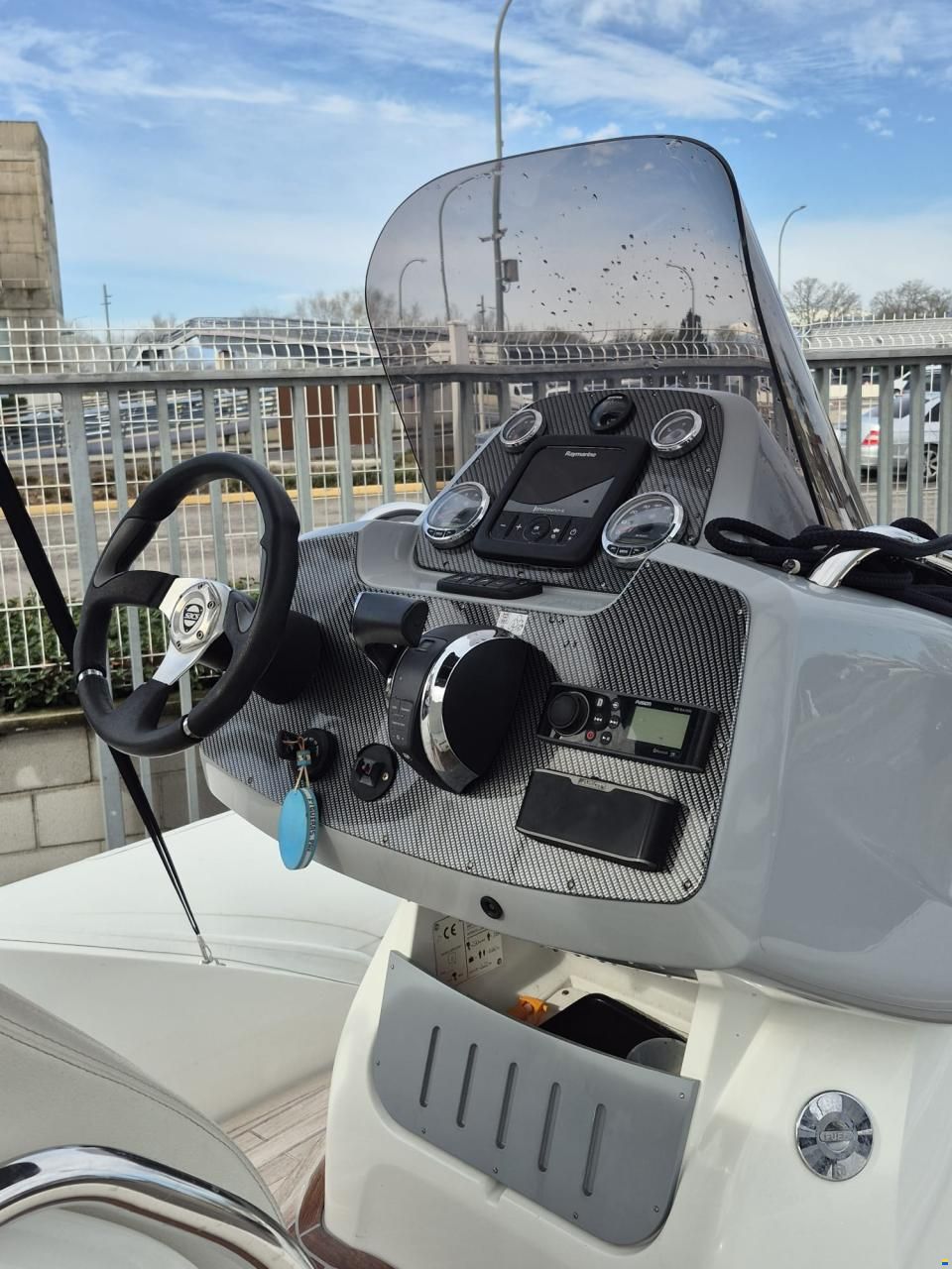 SACS Strider 700