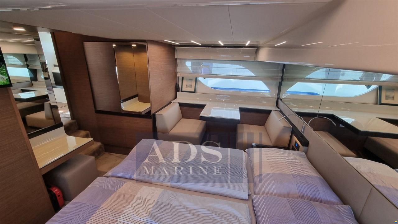 Ferretti 550