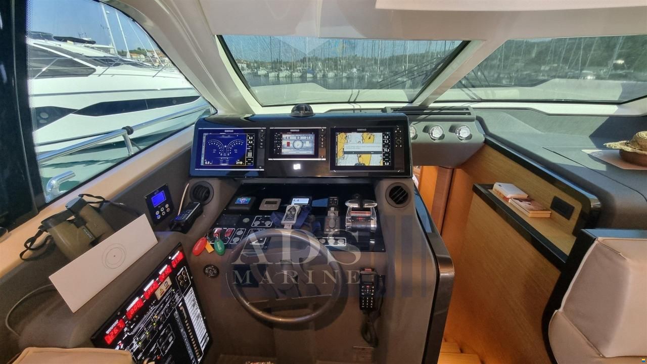 Ferretti 550