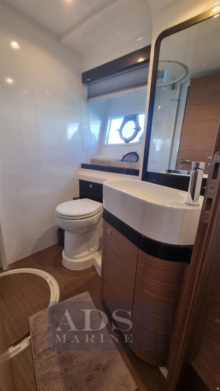 Ferretti 550